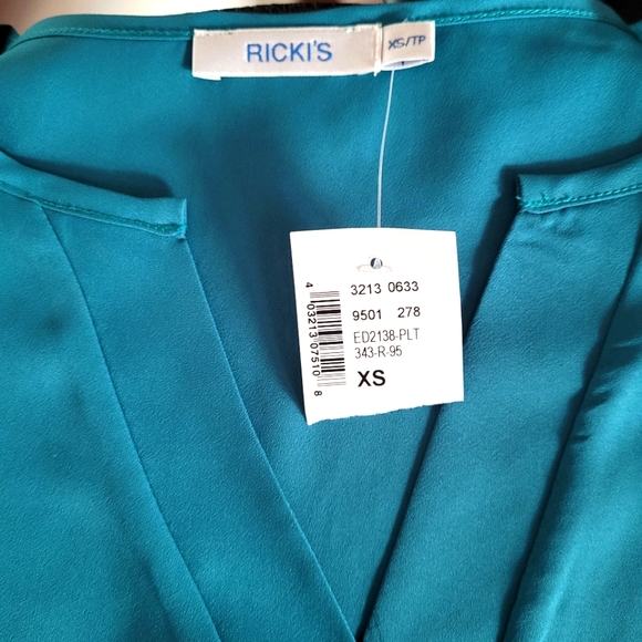 💚 NWT Ricki's Sleeveless V-Neck Jade Green Top Size XS - Picture 3 of 4